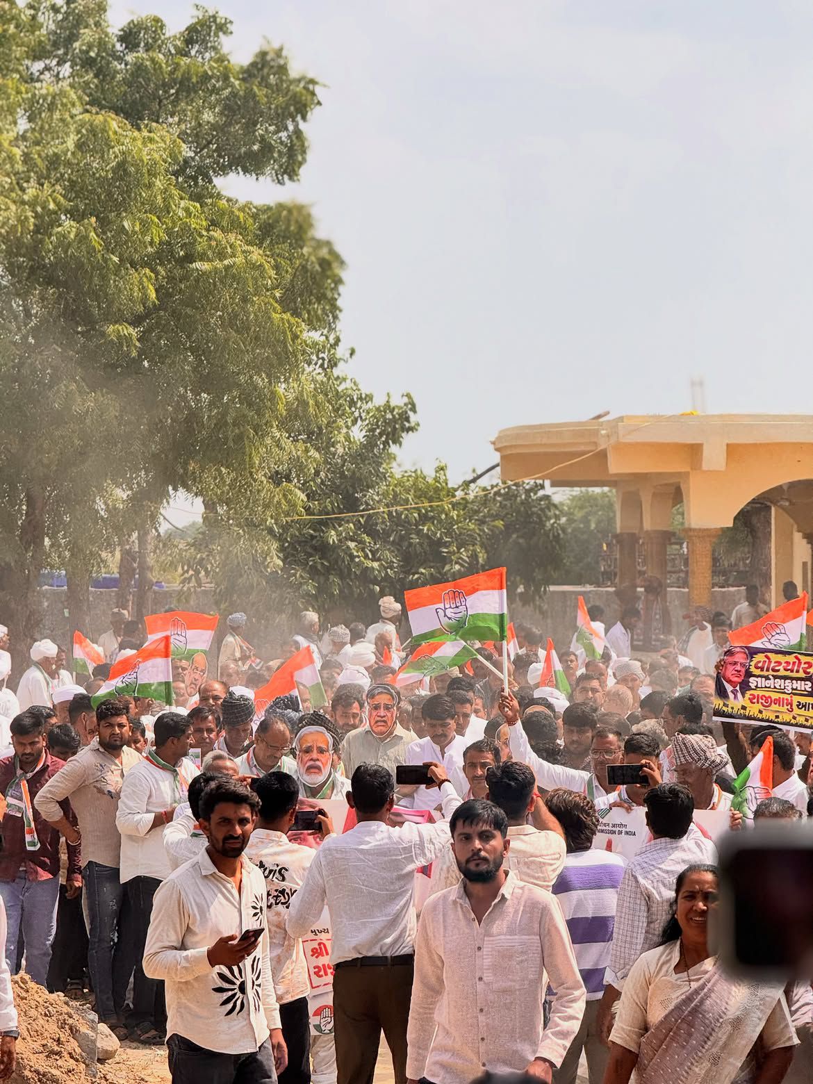 થરાદમાં મતદાર યાદી અંગે રજૂઆત - ફોટો 4