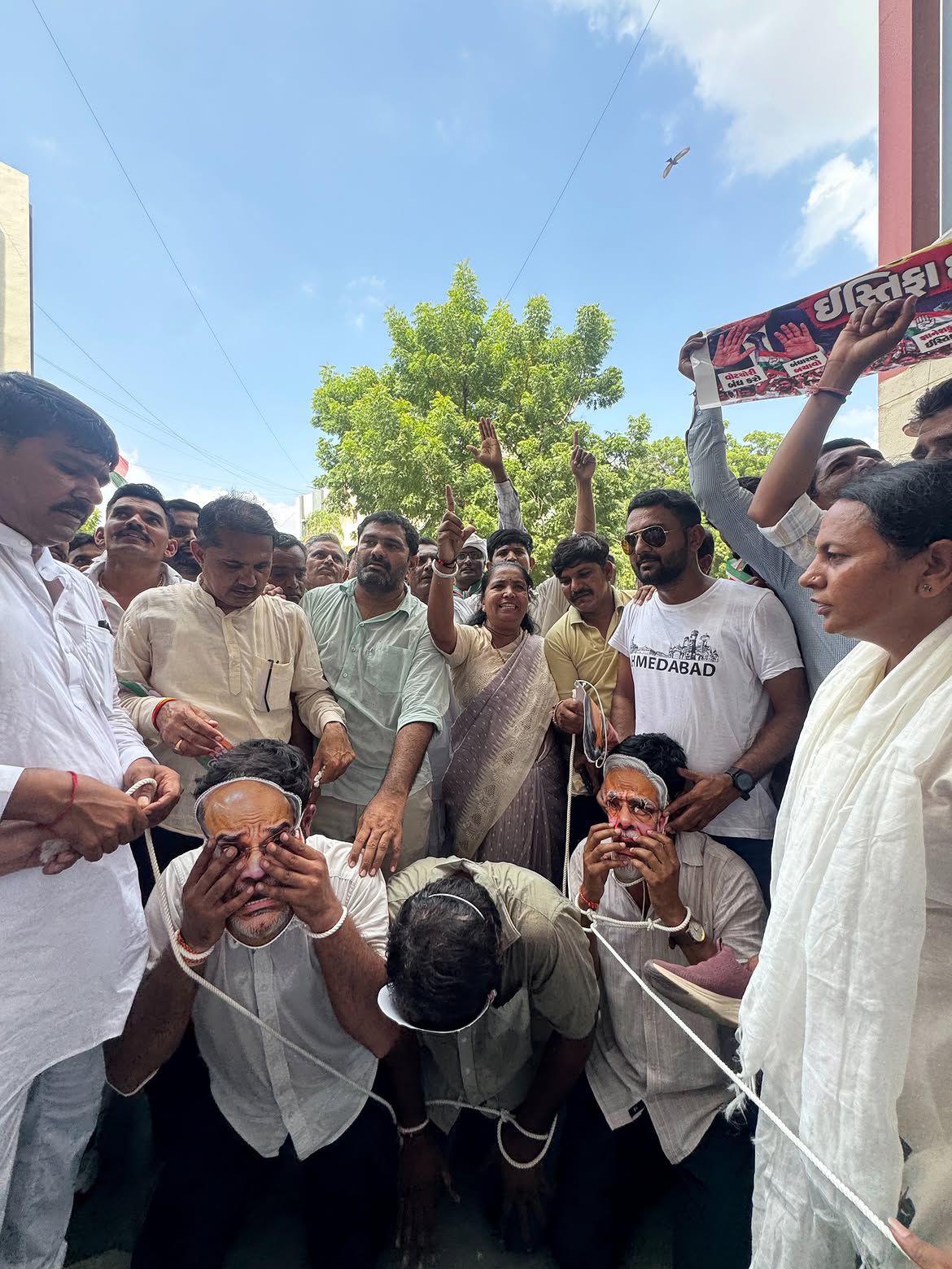થરાદમાં મતદાર યાદી અંગે રજૂઆત - ફોટો 2