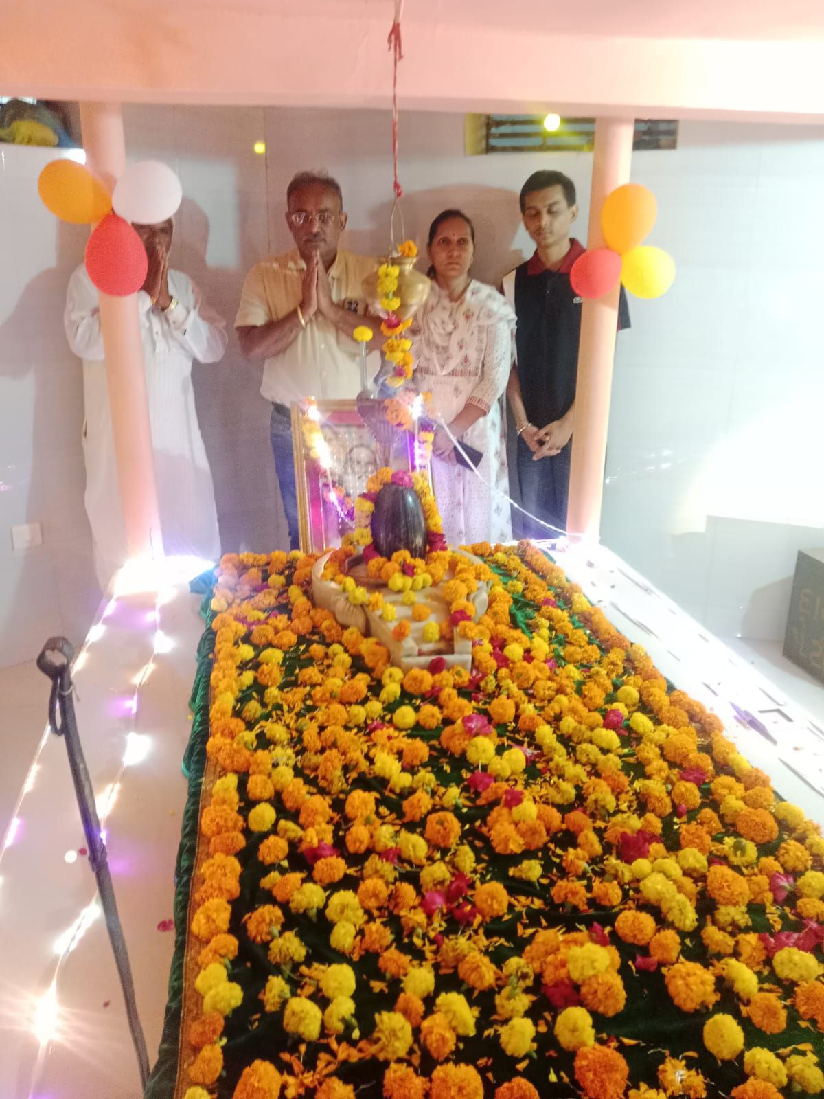 જયરામ બાપાની સમાધિ અને પુષ્પ શણગાર